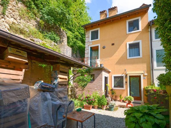 casa indipendente in vendita a Montecchio Maggiore in zona Valdimolino