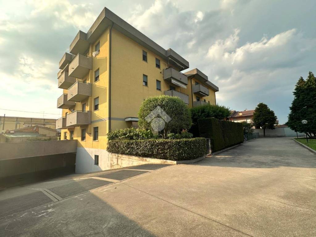 appartamento in vendita a Montecchio Maggiore in zona Alte Ceccato