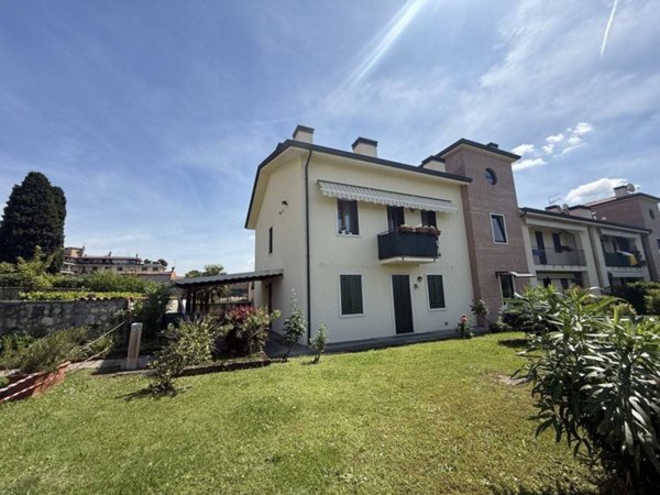 appartamento in vendita a Montecchio Maggiore in zona Alte Ceccato