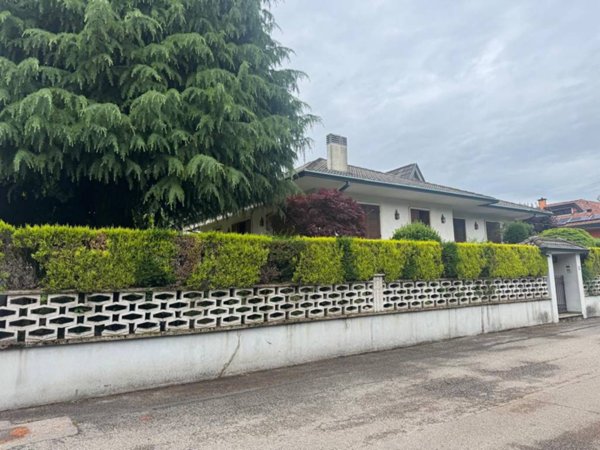 casa indipendente in vendita a Montecchio Maggiore in zona Alte Ceccato