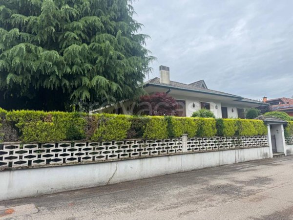 casa indipendente in vendita a Montecchio Maggiore