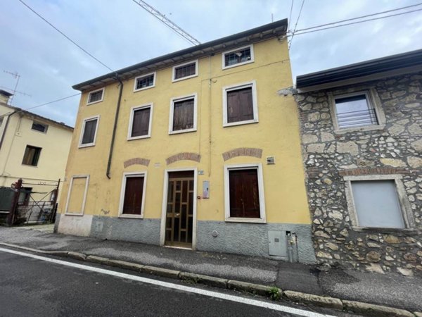 casa indipendente in vendita a Montecchio Maggiore