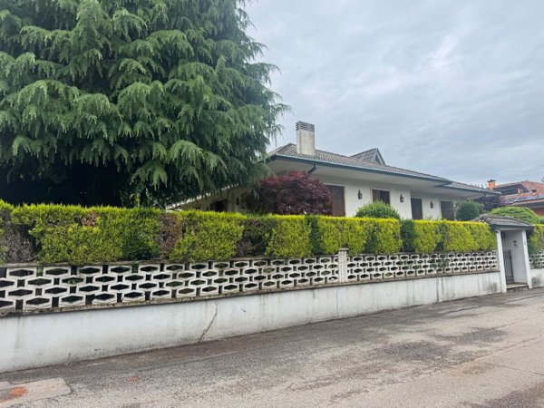 casa indipendente in vendita a Montecchio Maggiore