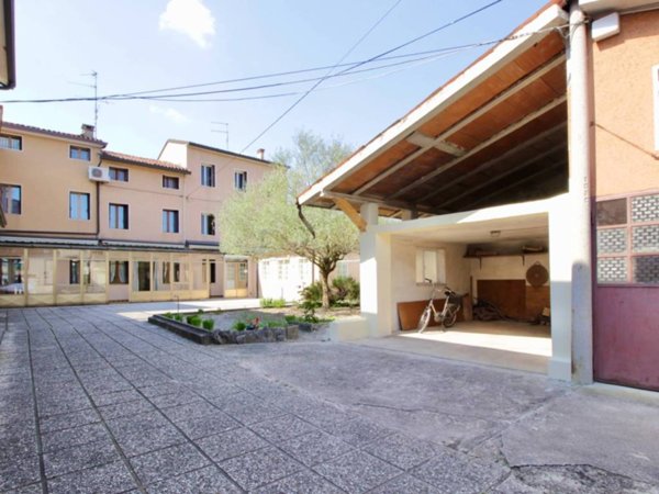 casa indipendente in vendita a Montecchio Maggiore in zona Alte Ceccato