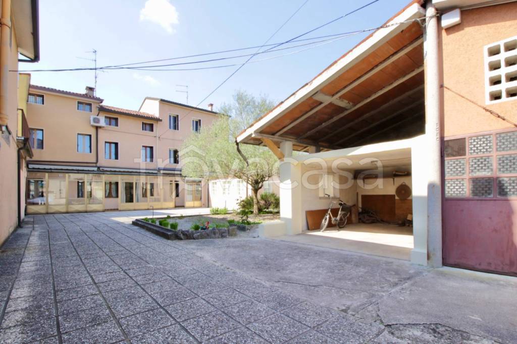 casa indipendente in vendita a Montecchio Maggiore