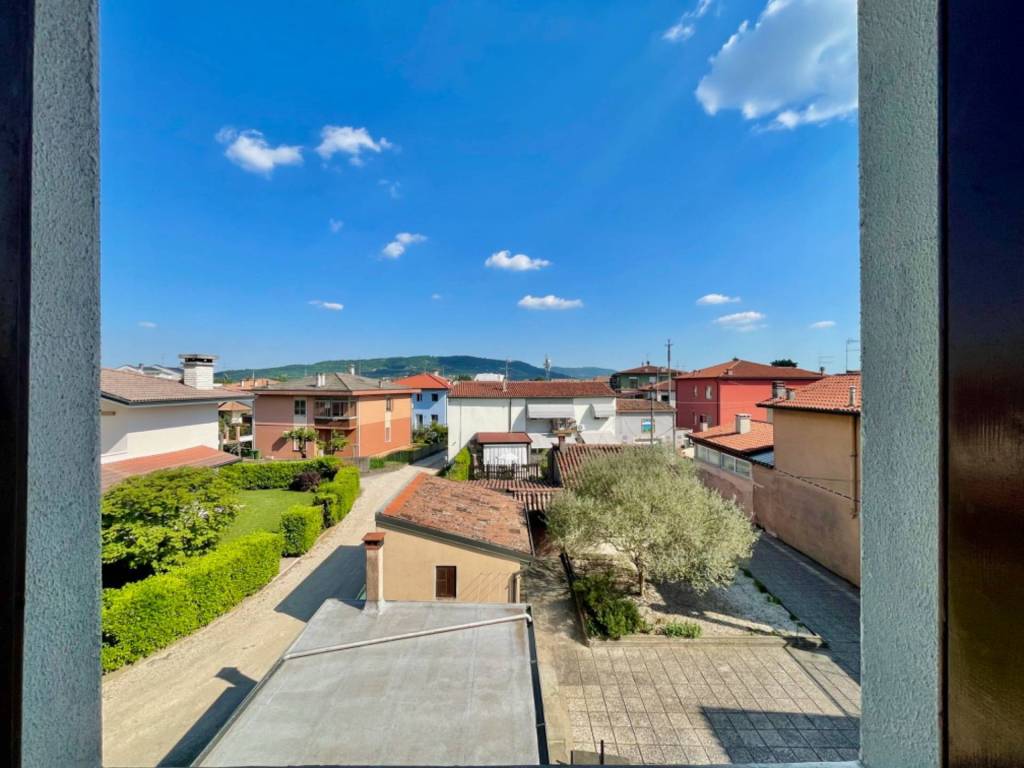 casa indipendente in vendita a Montecchio Maggiore in zona Alte Ceccato