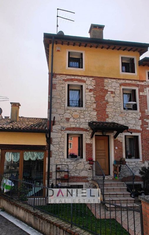 casa indipendente in vendita a Montecchio Maggiore