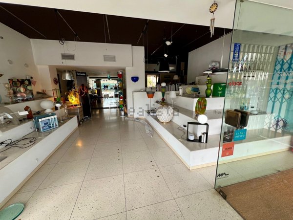 negozio in vendita a Montecchio Maggiore in zona Alte Ceccato