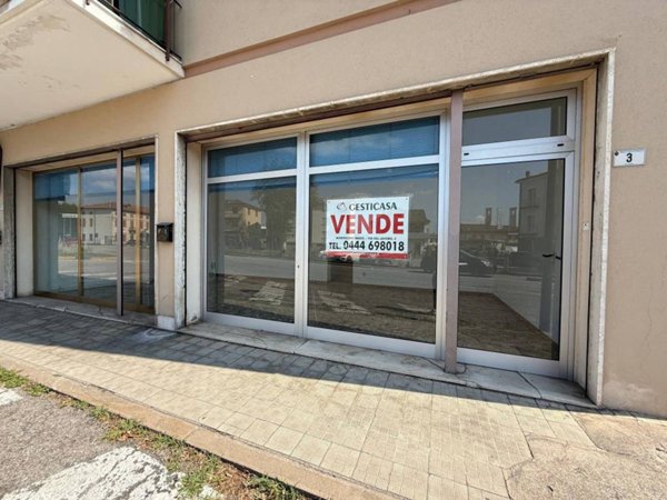 negozio in vendita a Montecchio Maggiore in zona Alte Ceccato