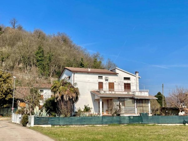 casa indipendente in vendita a Montecchio Maggiore in zona Valdimolino