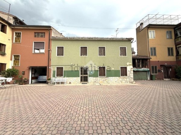 appartamento in vendita a Montecchio Maggiore in zona Alte Ceccato