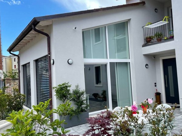 casa indipendente in vendita a Montecchio Maggiore in zona Alte Ceccato