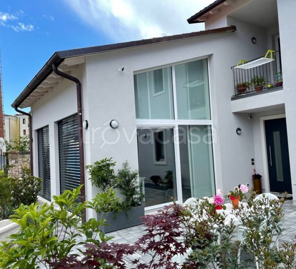 casa indipendente in vendita a Montecchio Maggiore