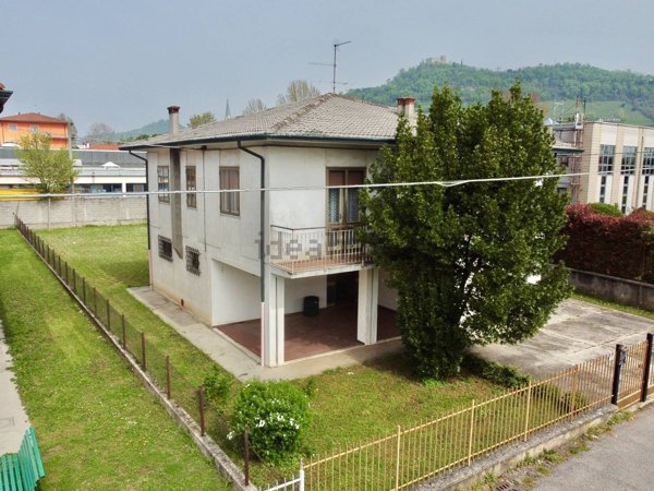 casa indipendente in vendita a Montecchio Maggiore