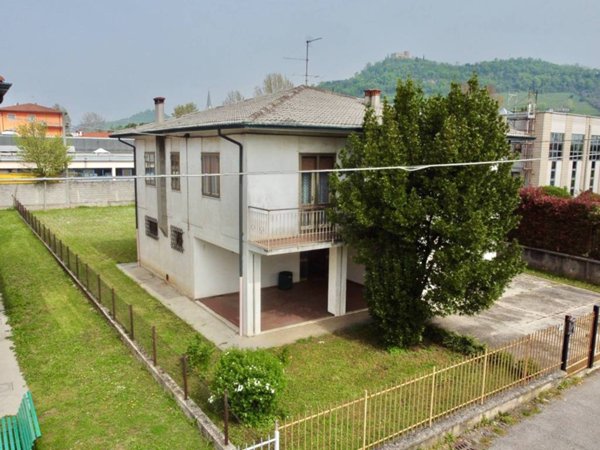 casa indipendente in vendita a Montecchio Maggiore