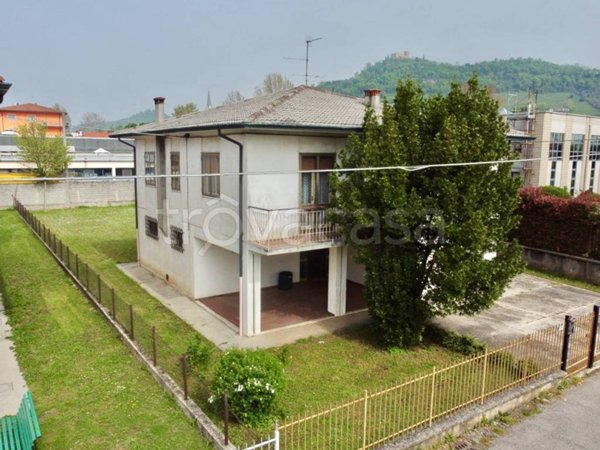 casa indipendente in vendita a Montecchio Maggiore in zona Alte Ceccato