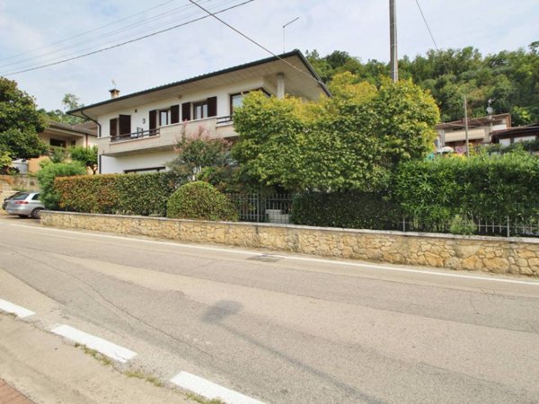 casa indipendente in vendita a Montecchio Maggiore in zona Sant'Urbano