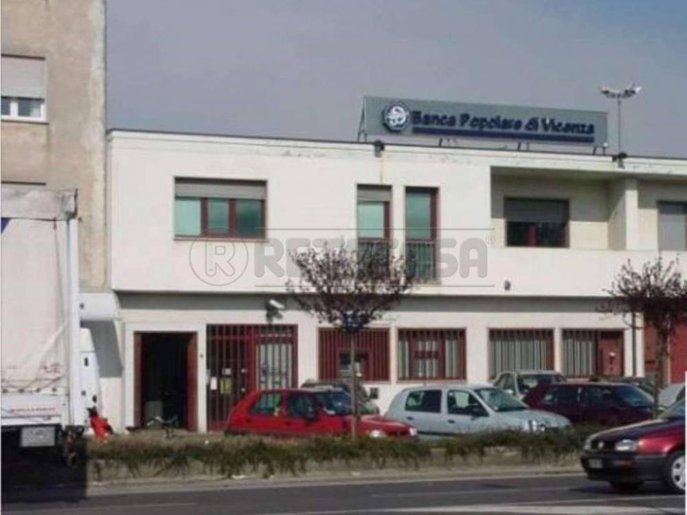 locale di sgombero in vendita a Montecchio Maggiore