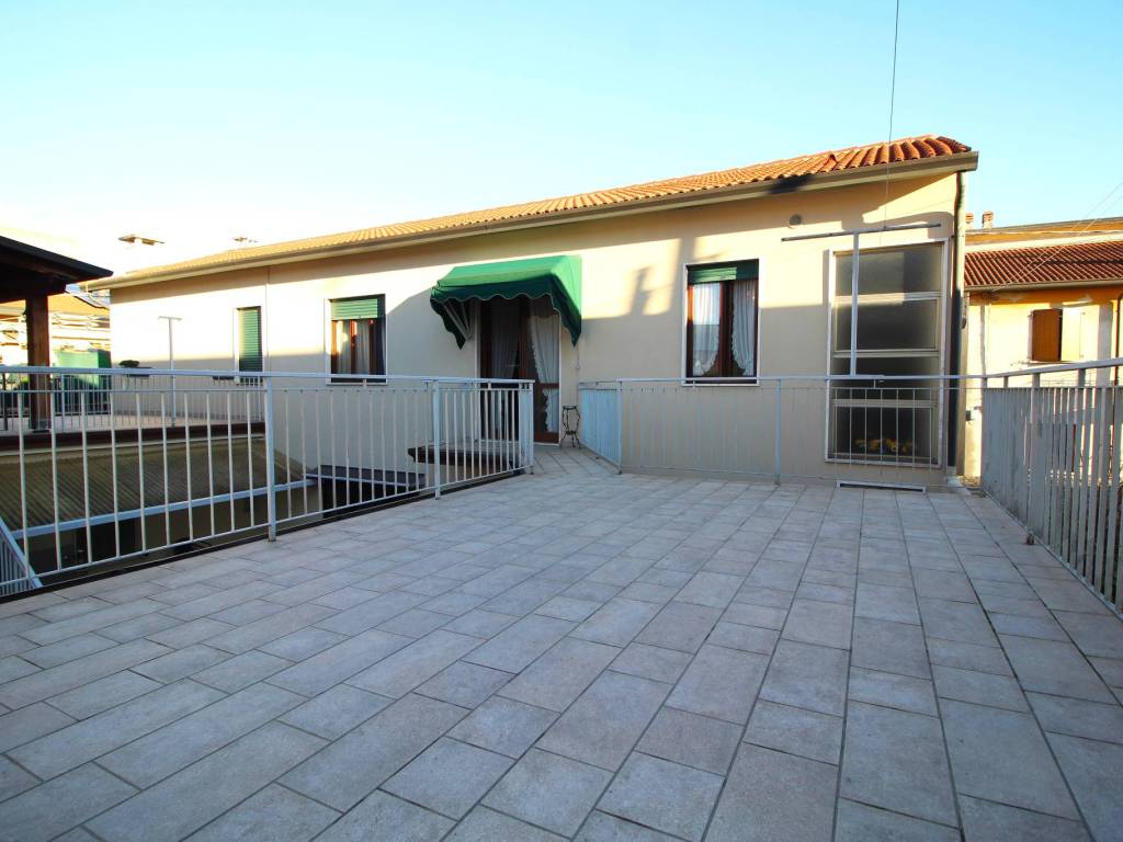 appartamento in vendita a Montecchio Maggiore in zona Alte Ceccato