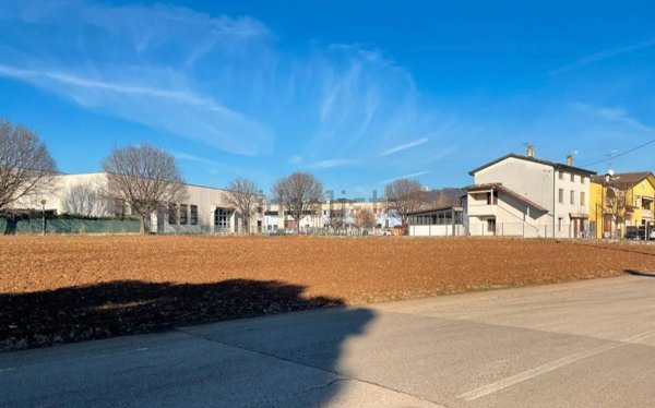 terreno edificabile in vendita a Montecchio Maggiore