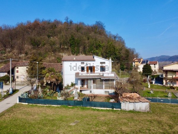 casa indipendente in vendita a Montecchio Maggiore in zona Valdimolino