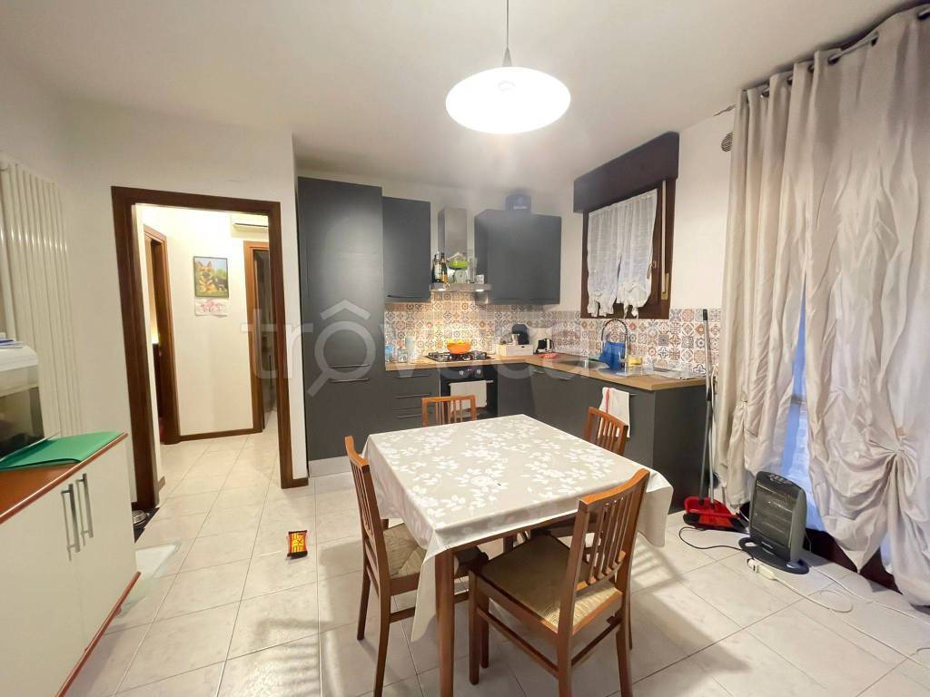 appartamento in vendita a Montecchio Maggiore in zona Alte Ceccato