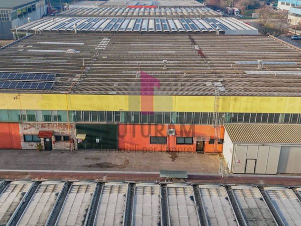 locale commerciale in vendita a Montecchio Maggiore