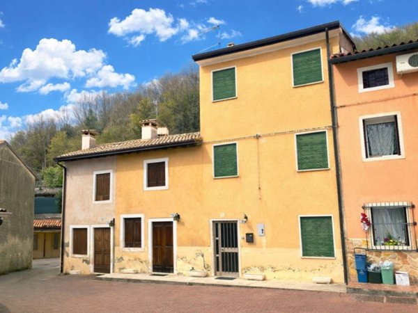 casa indipendente in vendita a Montecchio Maggiore in zona Alte Ceccato