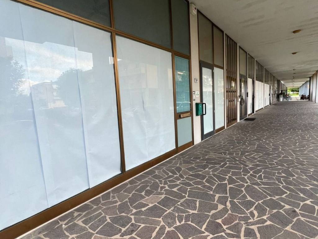 ufficio in vendita a Montecchio Maggiore in zona Alte Ceccato