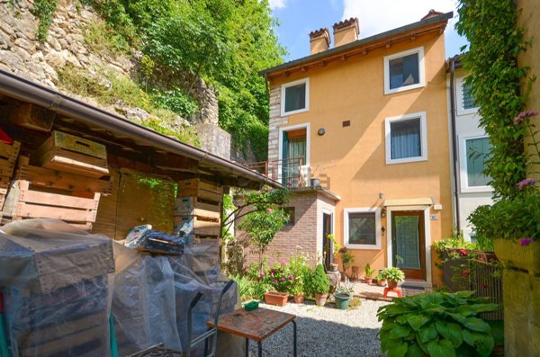 casa indipendente in vendita a Montecchio Maggiore in zona Valdimolino