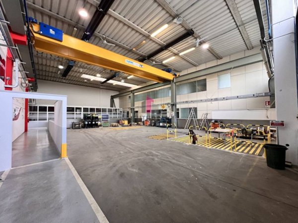 locale commerciale in vendita a Montecchio Maggiore in zona Alte Ceccato