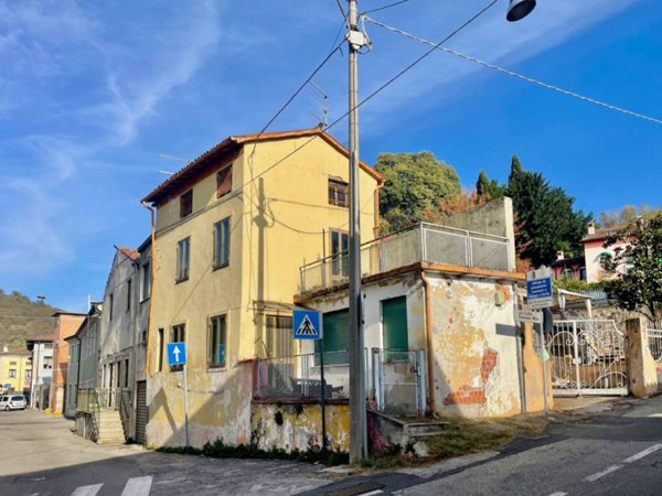 casa indipendente in vendita a Montecchio Maggiore in zona Alte Ceccato