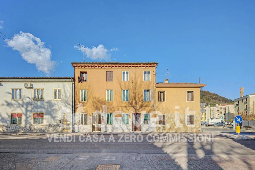 casa indipendente in vendita a Montecchio Maggiore