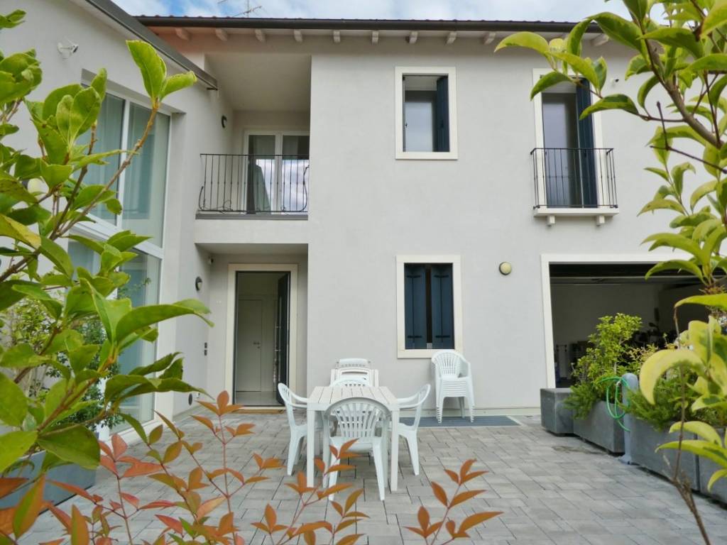 casa indipendente in vendita a Montecchio Maggiore in zona Alte Ceccato