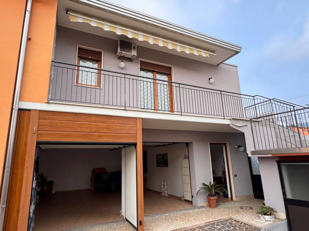 appartamento in vendita a Montecchio Maggiore in zona Alte Ceccato