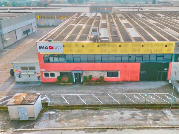 locale commerciale in vendita a Montecchio Maggiore