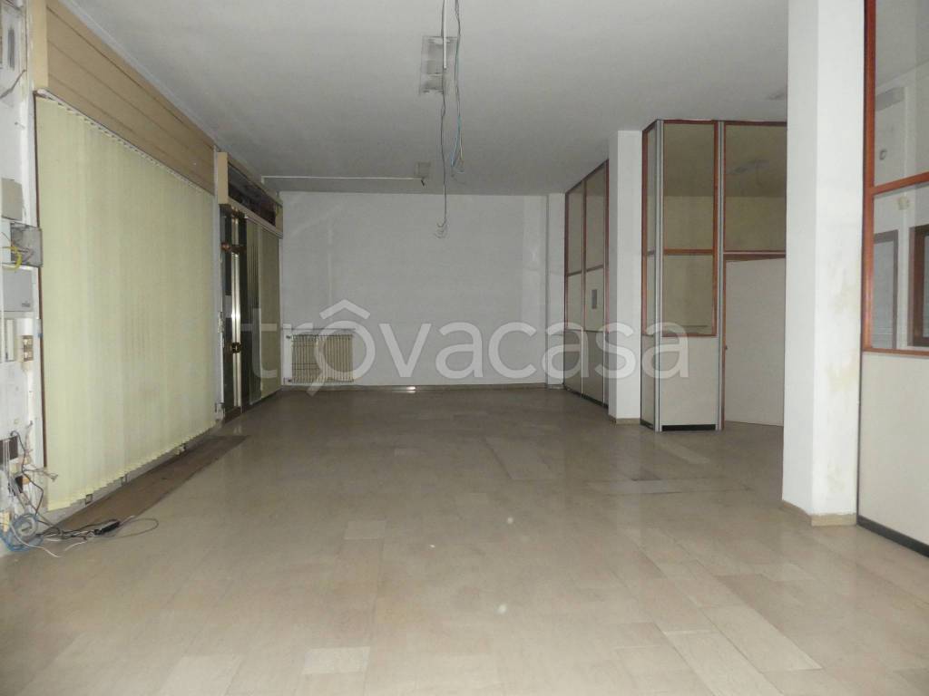 negozio in vendita a Montecchio Maggiore in zona Alte Ceccato