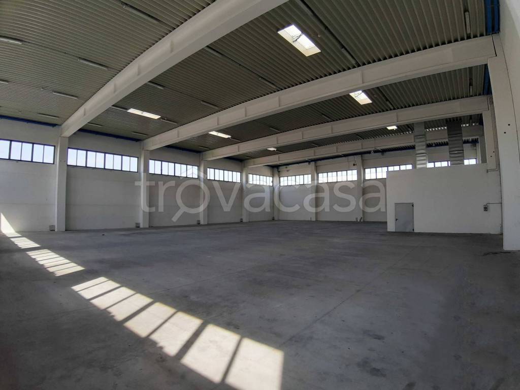 locale commerciale in vendita a Montecchio Maggiore