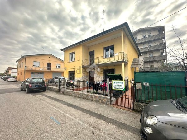 appartamento in vendita a Montecchio Maggiore in zona Alte Ceccato