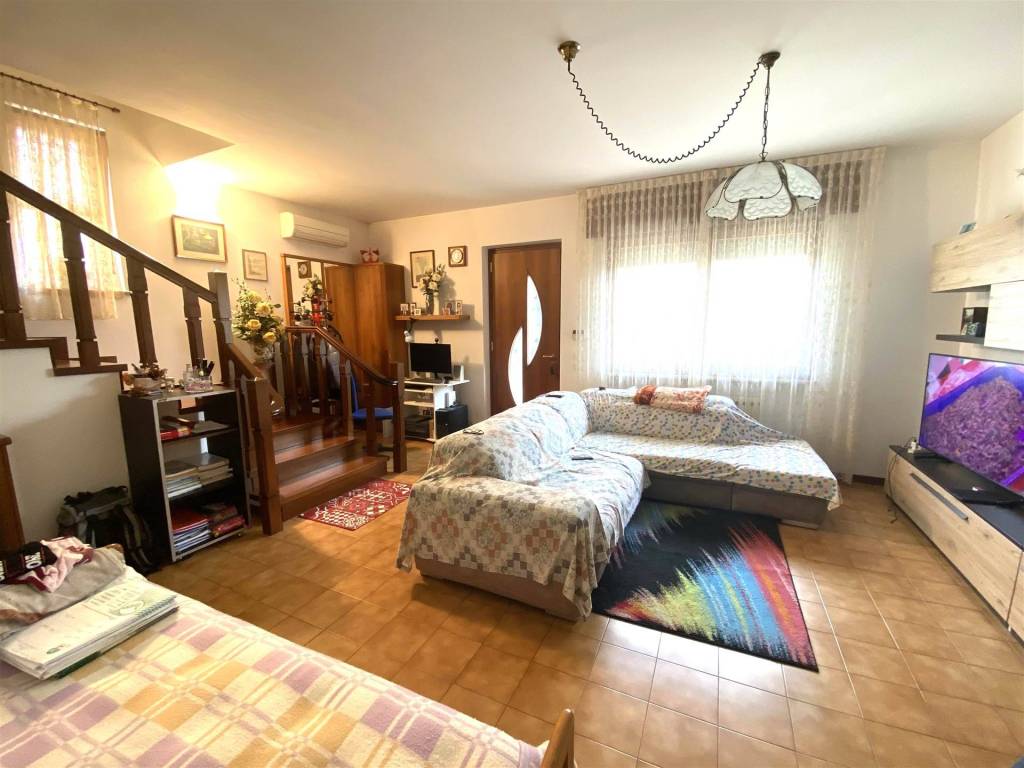 casa indipendente in vendita a Montecchio Maggiore in zona Alte Ceccato