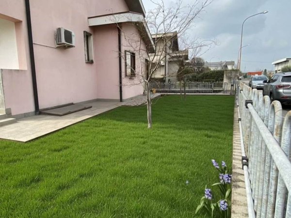 casa indipendente in vendita a Montecchio Maggiore in zona Alte Ceccato