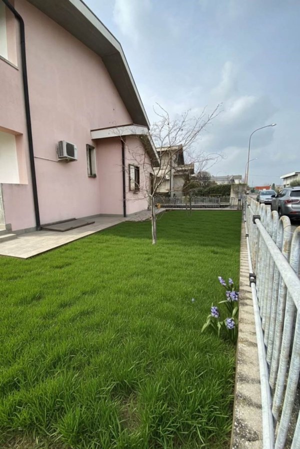 casa indipendente in vendita a Montecchio Maggiore