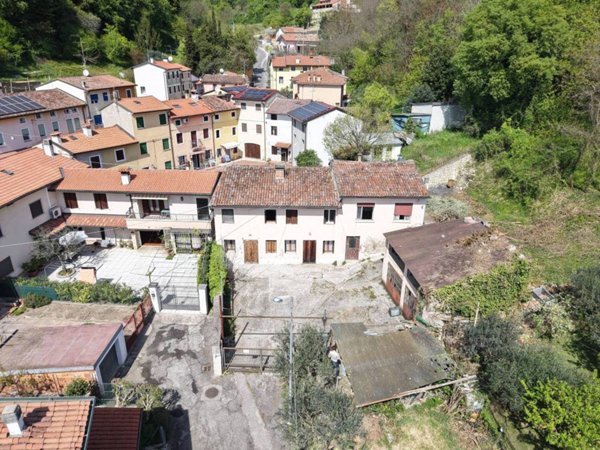casa indipendente in vendita a Montecchio Maggiore in zona Alte Ceccato