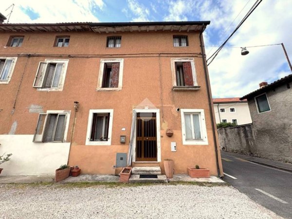 casa indipendente in vendita a Montecchio Maggiore in zona Alte Ceccato