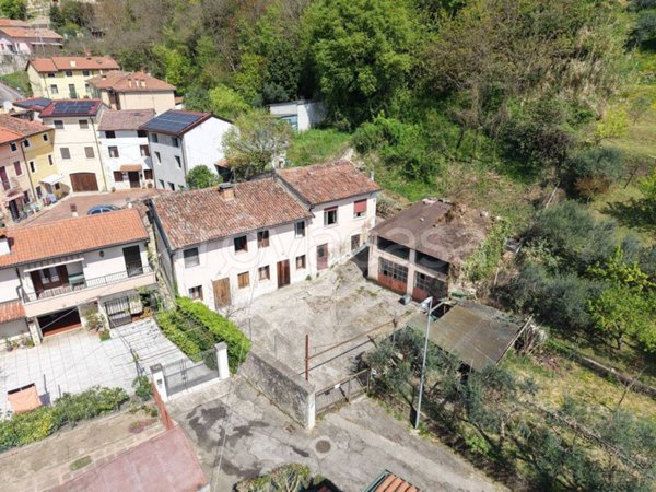casa indipendente in vendita a Montecchio Maggiore in zona Alte Ceccato