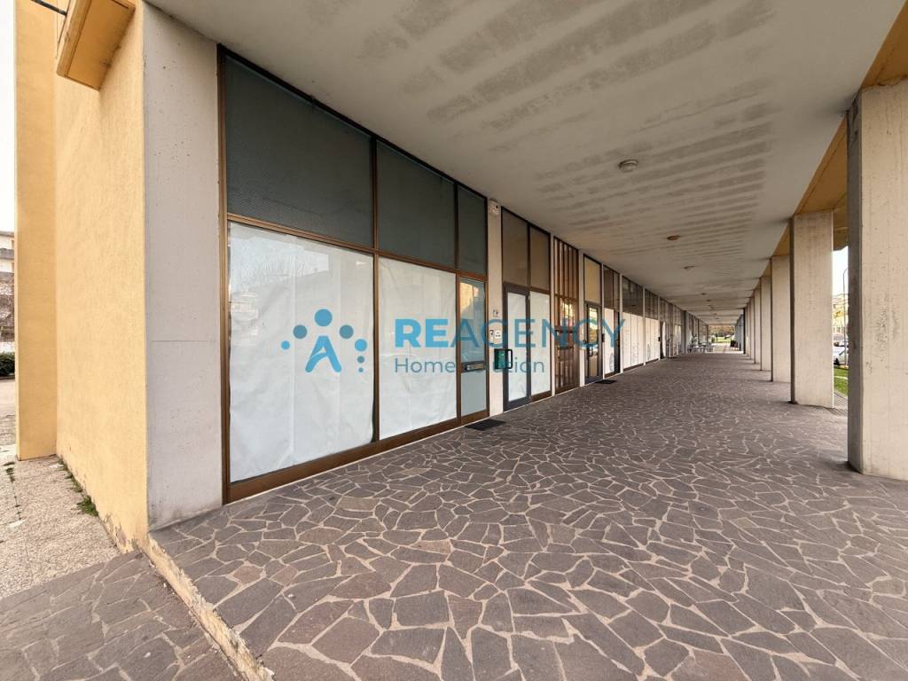 ufficio in vendita a Montecchio Maggiore in zona Alte Ceccato