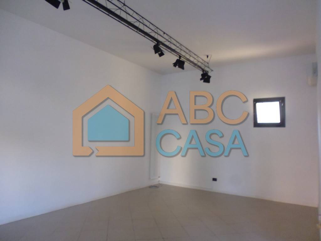 negozio in vendita a Montecchio Maggiore in zona Alte Ceccato