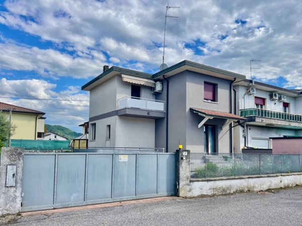 casa indipendente in vendita a Montecchio Maggiore in zona Alte Ceccato