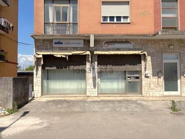 locale commerciale in vendita a Montecchio Maggiore in zona Alte Ceccato