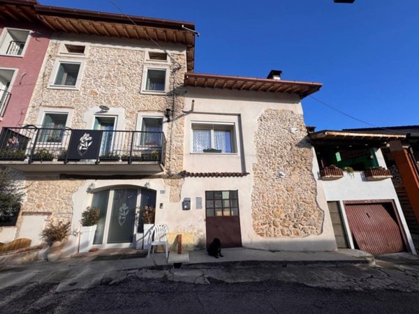 casa indipendente in vendita a Montecchio Maggiore in zona Valdimolino